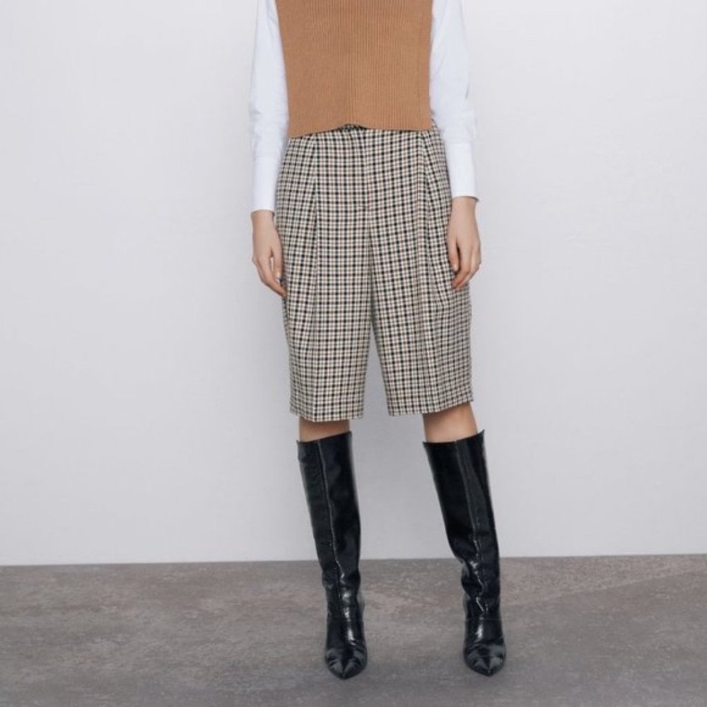 ZARA Houndstooth High Waisted Pleated Bermuda Shorts in Beige/Tan Black Size XS